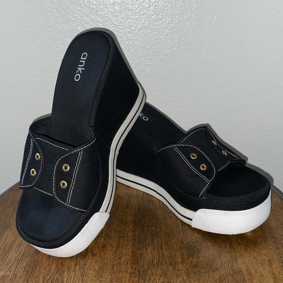 Anko Women Wedge Sandals in black and white Size 7.5 used once - Picture 2 of 5
